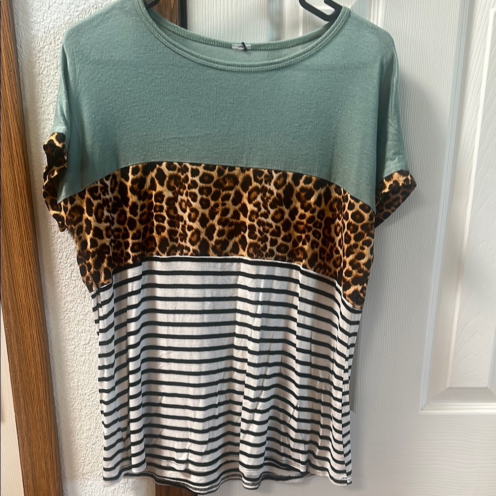 Stylish Green and Leopard Print Women's Top